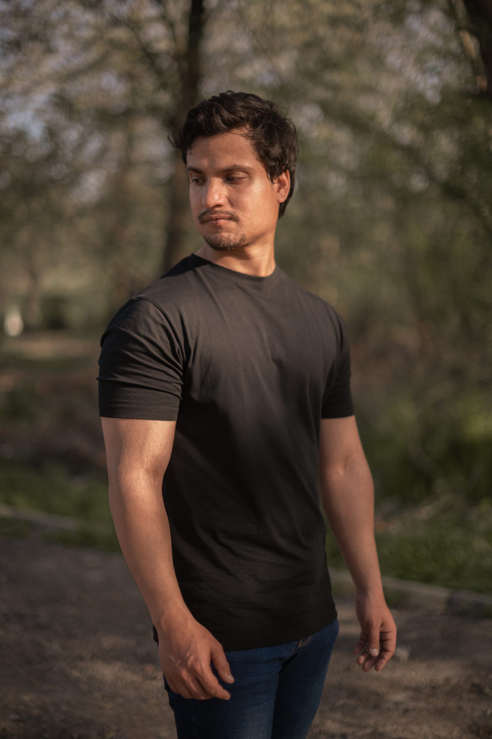 BLACK TEE